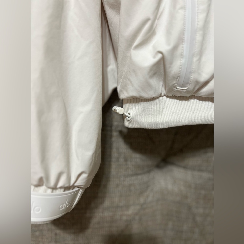Alo Yoga Cropped Elevation Jacket - Picture 4 of 7